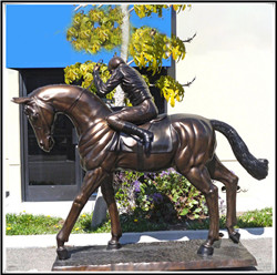 骑士与马雕塑