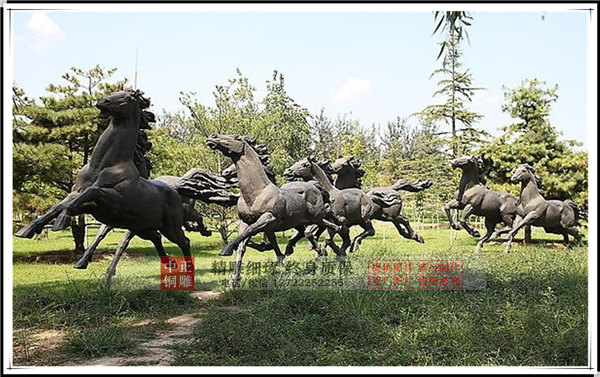 公园铜马雕塑