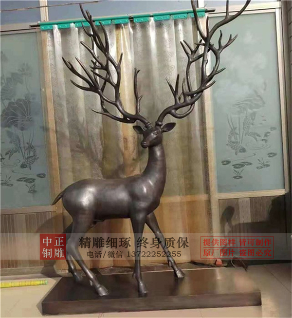 锻铜鹿雕塑