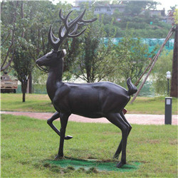 铜鹿雕像
