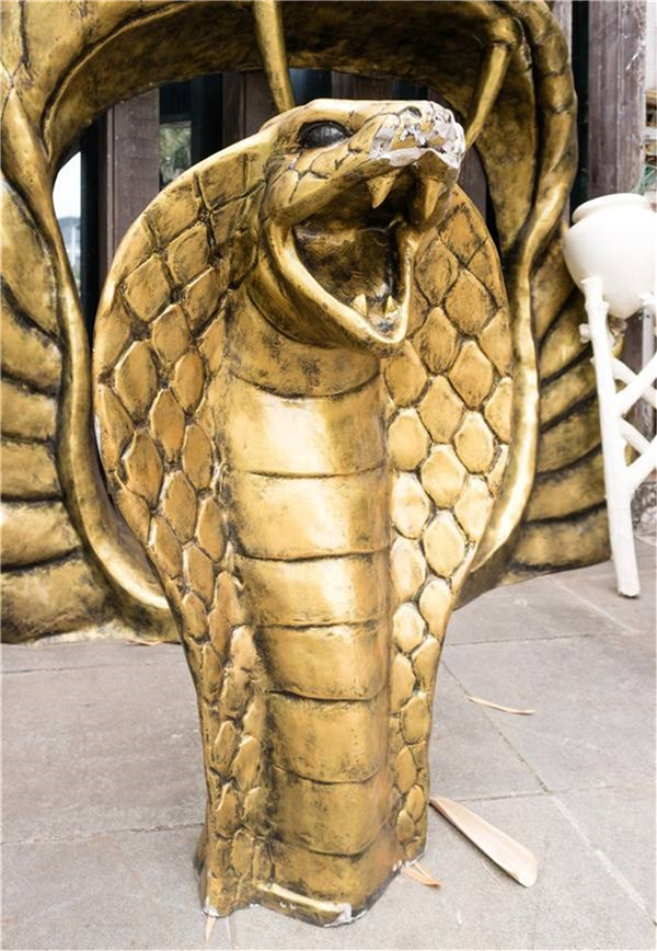铜蛇雕塑.jpg