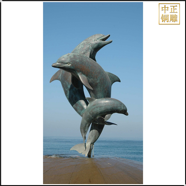 广场海豚雕塑