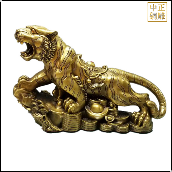 上山铜虎摆件.jpg