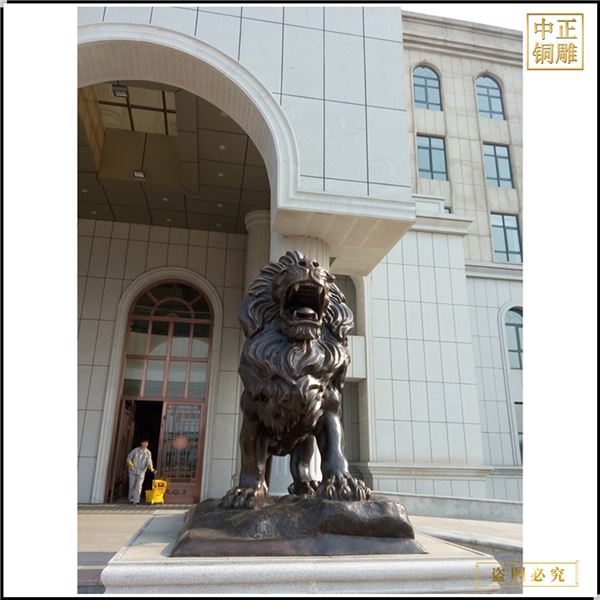 酒店门口大型铜狮子雕塑.jpg