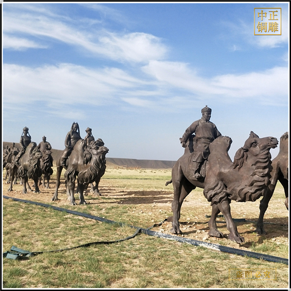 沙漠骆驼雕塑铸造.jpg