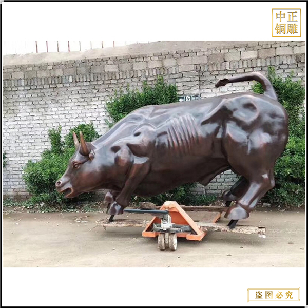 步行街华尔街大型铜牛.jpg