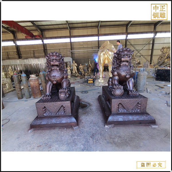2米故宫铜狮子雕塑销售商.jpg