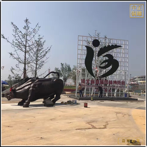 华尔街铜牛雕塑.jpg
