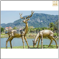草坪铜鹿动物雕塑