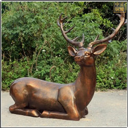 大型窝着的铜鹿雕塑