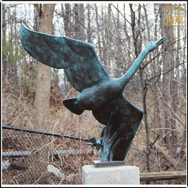 铜天鹅飞行雕塑铸造.jpg