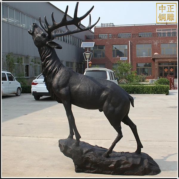 2米高铜鹿雕塑.jpg