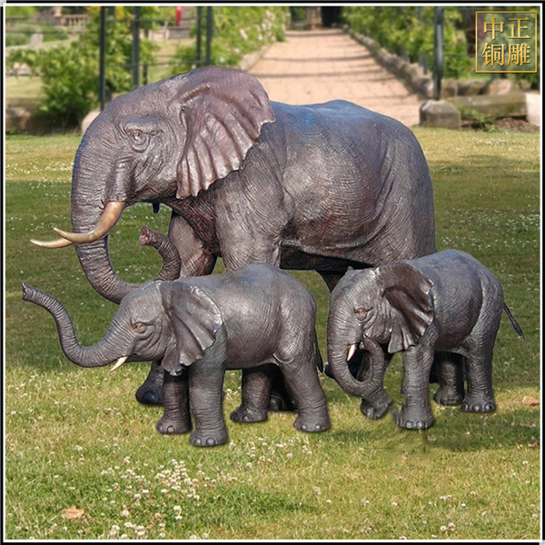 大象带着小象铜雕塑铸造.jpg