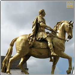 标志性男子匹马铜雕塑